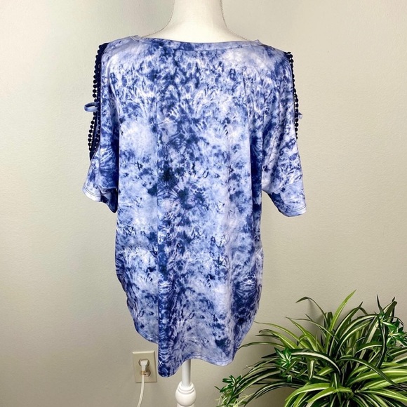 Plus Size 1X Tie Dye Cold Shoulder Blue White V-Neck Absolutely Famous EUC - Picture 6 of 7